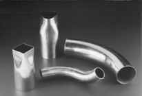 Przyk�ady kszta�towania rur stalowych: zginanie i zmiana kszta�tu przekroju poprzecznego.