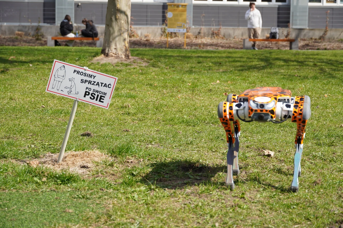 Studenci PWr konstruują modułowego robo-psa do zadań specjalnych
